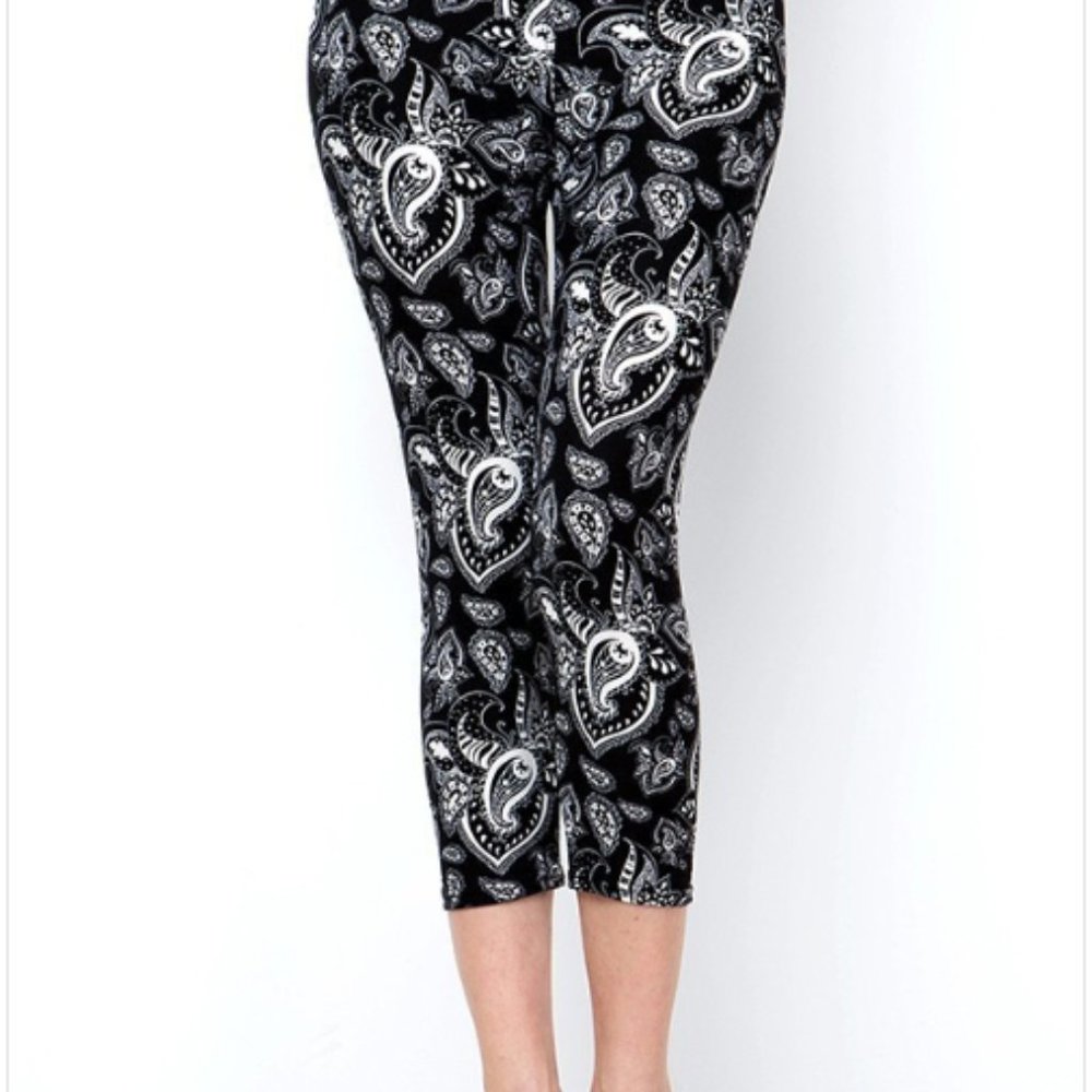 any 3/$25  Bandana Print Capris NWT Summer Paisley